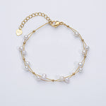Marlena – Pulsera dorada con acentos de perlas.
