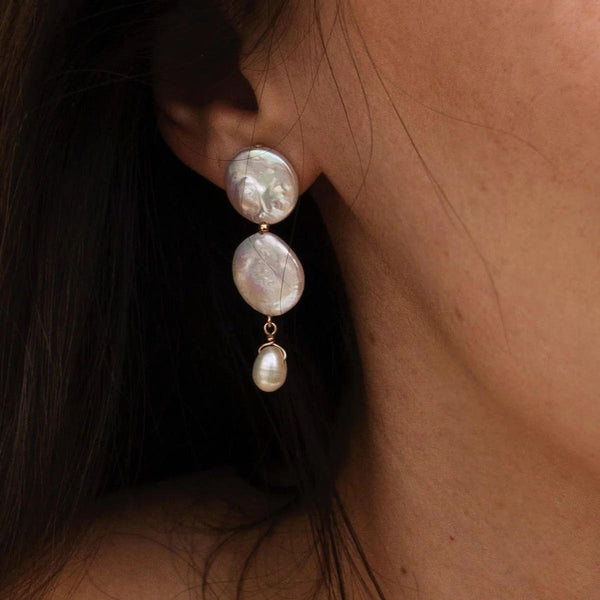 Romina – Pulsera dorada con perlas y eslabones delicados.