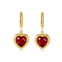 Helena – Pendientes de rubí en forma de corazón.