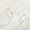 Leni – Pendientes de perlas delicados con cadena dorada.