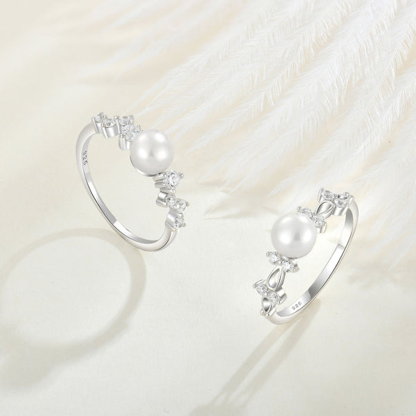 Leni – Pendientes de perlas delicados con cadena dorada.