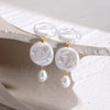 Romina – Pulsera dorada con perlas y eslabones delicados.