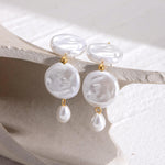 Romina – Pulsera dorada con perlas y eslabones delicados.