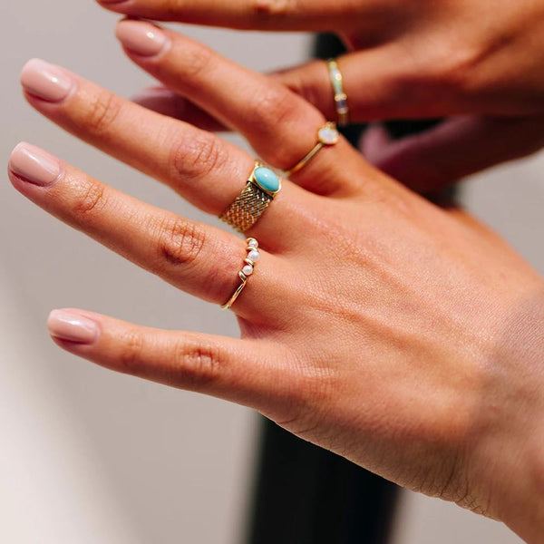 Helena – Anillo dorado con perlas.