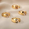 G - Anillo de acero inoxidable dorado con inicial