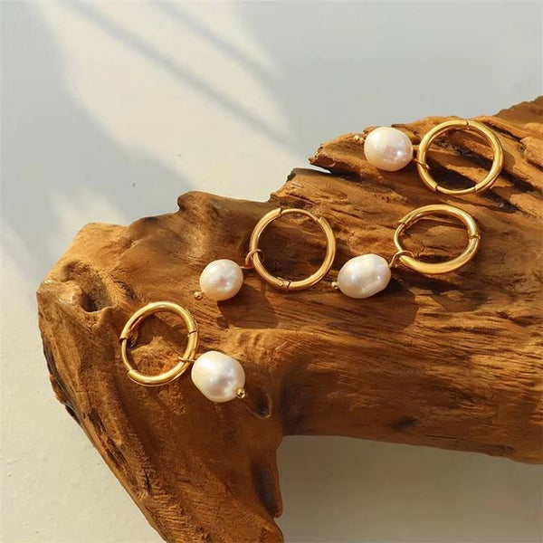 Greta-Marie – Pendientes de oro con perlas colgantes.