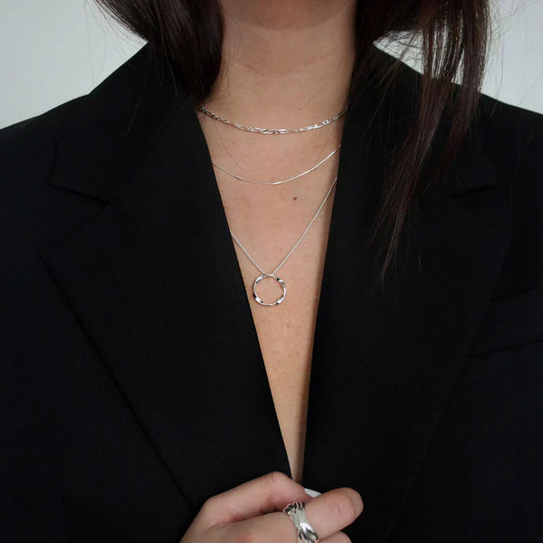 Collar abierto de tres hileras