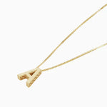 Collar con iniciales de amor