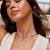Tanja – Collar dorado de capas con un eslabón moderno.