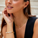 Viktorie-Lena – Pendientes dorados con una textura delicada.
