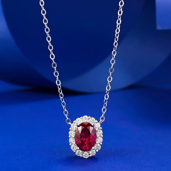 Alena-Sofie – Colgante con rubí y brillo plateado.