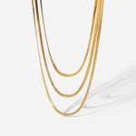 Sofie – Collar de múltiples capas doradas finas.