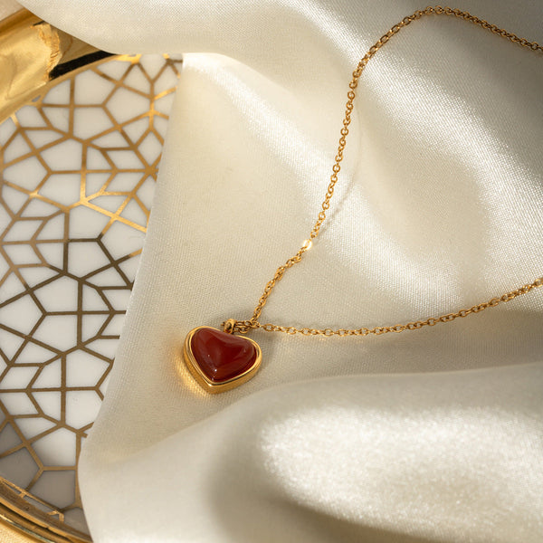 Marlena – Collar delicado con colgante de gota brillante.
