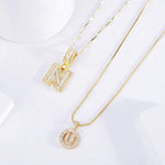 Conjunto de collares con iniciales de moissanita