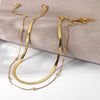 Klára – Collar dorado de dos capas con un brillo moderno.