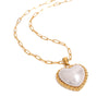 Viktorie – Collar dorado con un elegante colgante.