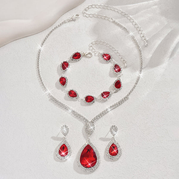 Tereza – Conjunto con piedras rubí.