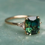 Anillo de Piedra Verde de Inspiración Vintage | Oro