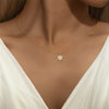 Amálie – Delicate round pendant necklace.