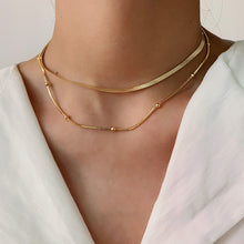 Klára – Two-layered gold necklace with a modern shine.
