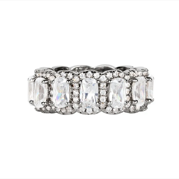 Leona – Anillo de diamante con tres filas brillantes.