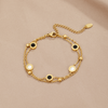Carla – Pulsera dorada suave con elementos redondos contrastantes.