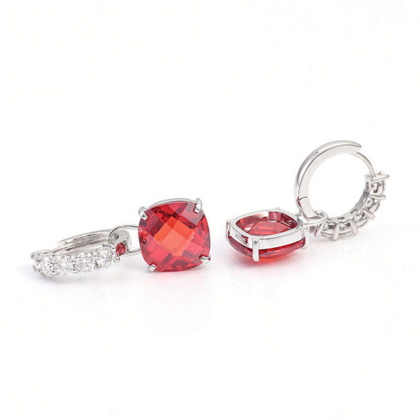 Klára-Marie – aretes circulares con decoración de rubí.