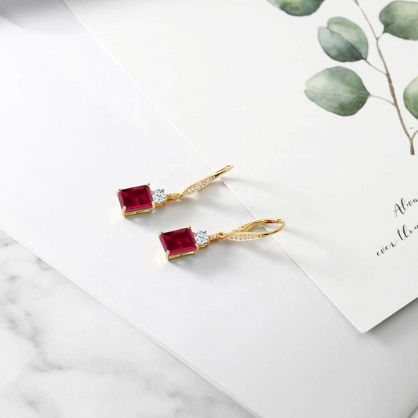 Renáta – Aretes de rubí en diseño clásico.