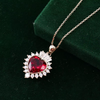 Beatrix – Colgante con rubí y corona de cristal.