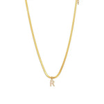 Eva – Collar dorado con colgante de inicial.