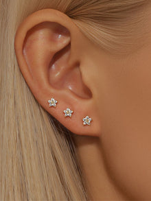 Amelie – Delicate gold dangle earrings.