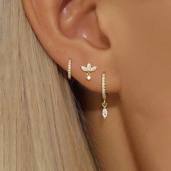 Sára – Pendientes de oro delicados con un movimiento sutil.