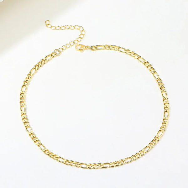 Valerie – Collar dorado con una estructura simple de eslabones.