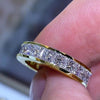 Maren – Anillo de cristal plateado con banda estrecha.