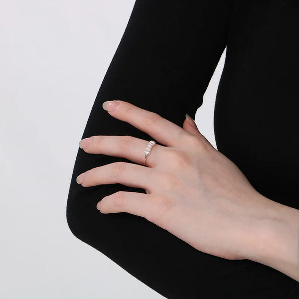 Rosalie – Pendientes de gota dorados con perla.