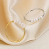 Rosalie – Pendientes de gota dorados con perla.