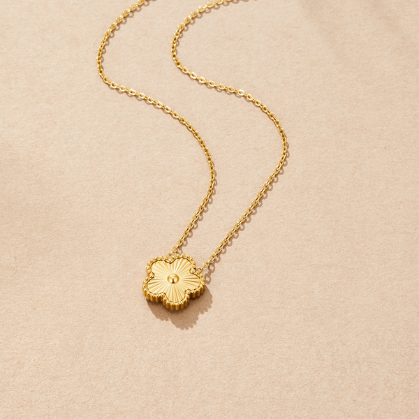 Collar de la suerte dorado