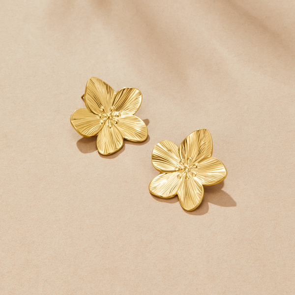 Markéta – Pendientes de oro en forma de flores.