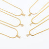Eva – Collar dorado con colgante de inicial.