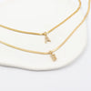 Eva – Collar dorado con colgante de inicial.