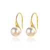 Helena – Pendientes dorados con perla ovalada.