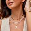 Elisa-Marie – Collar de oro suavemente curvado.