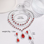 Helga-Marie – Collar de rubí con brillo plateado.