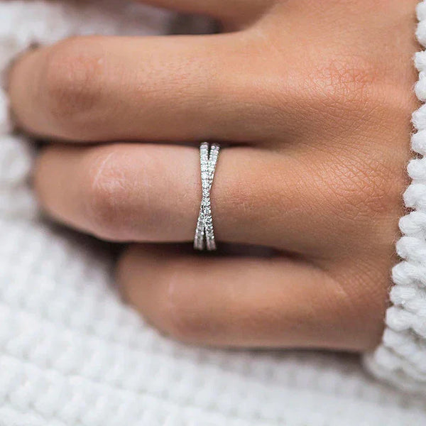 Iris – Anillo de diamante con piedra ovalada.