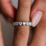 Fiona – Anillo de cristal con un delicado borde brillante.