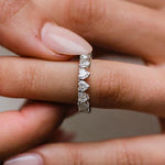Fiona – Anillo de cristal con un delicado borde brillante.