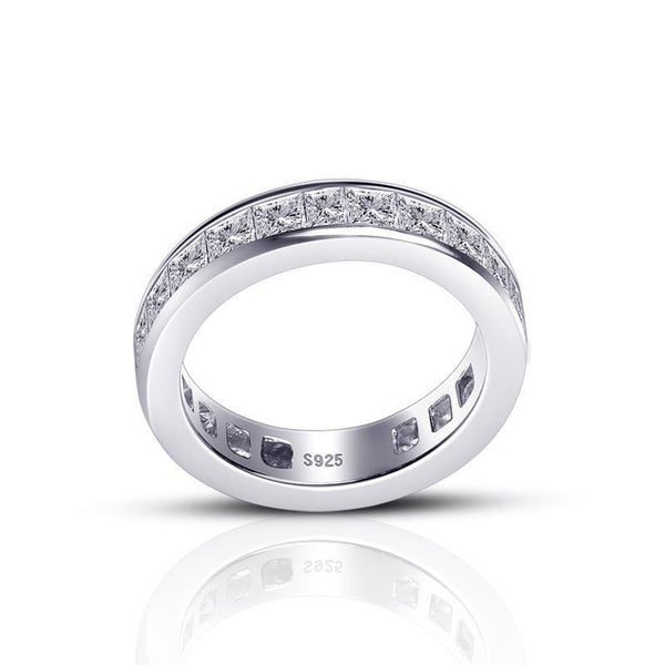 Maren – Anillo de cristal plateado con banda estrecha.