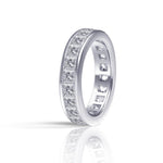 Maren – Anillo de cristal plateado con banda estrecha.