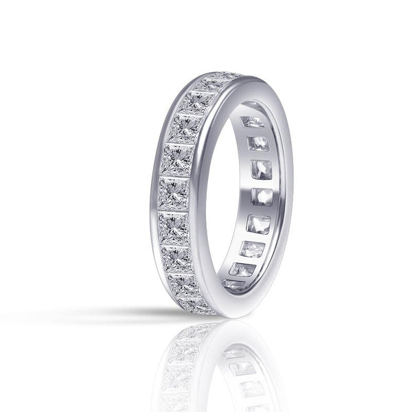 Maren – Anillo de cristal plateado con banda estrecha.