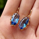 Johana – Anillo de zafiro con engaste brillante.